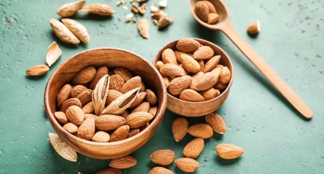 9 Amazing Benefits of Eating Almonds