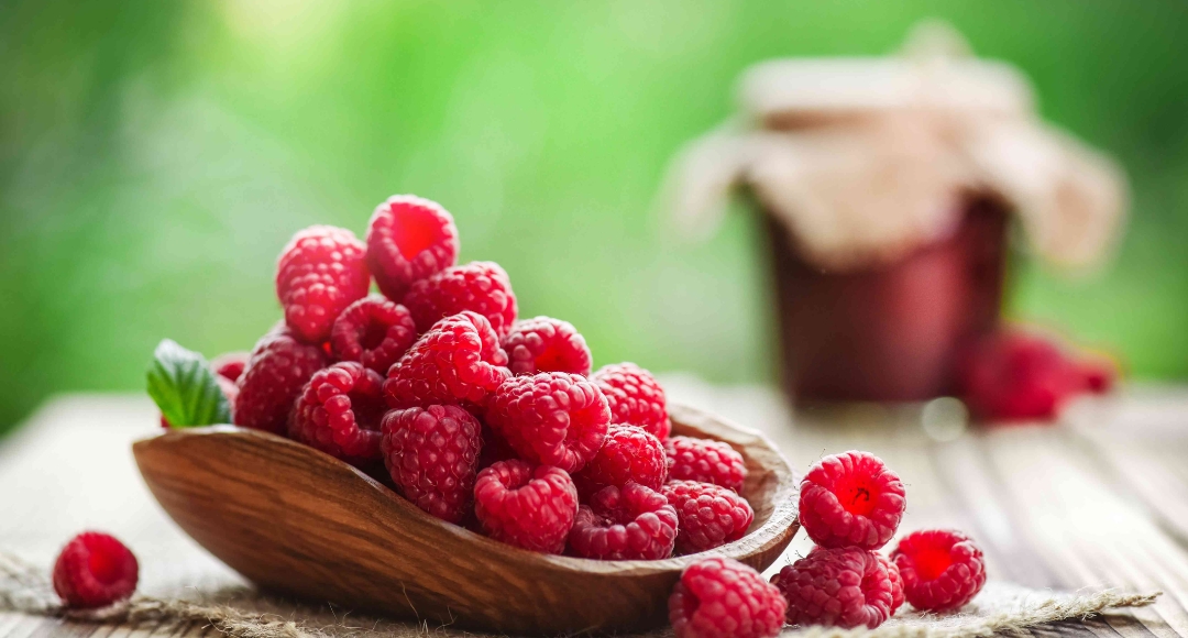 6 Incredible Raspberry Benefits That Will Make You Eat Them Daily