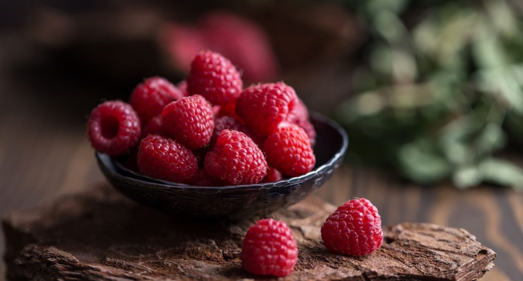 6 Incredible Raspberry Benefits That Will Make You Eat Them Daily